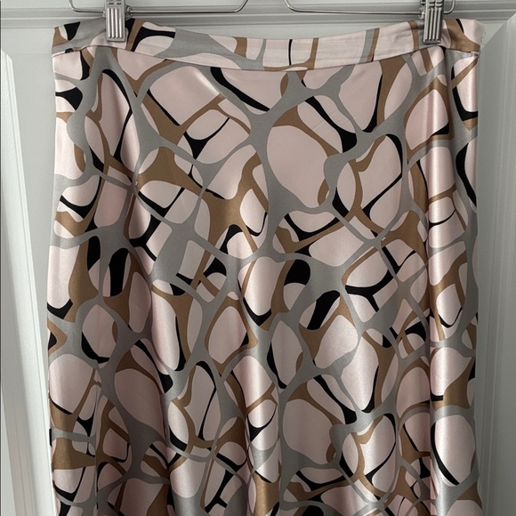 Danier Size 10 Satin A-Line Skirt - Pink/Gray/Black/Beige Pattern - Picture 3 of 7
